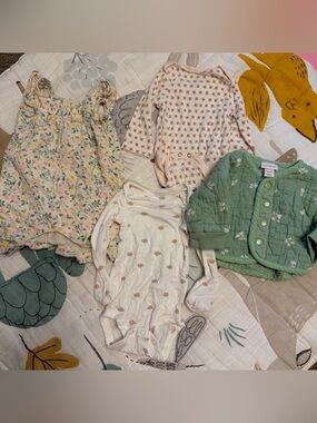 4 lot bundle of Cloud island Neutral Floral & Animal Baby Bodysuits long sleeve